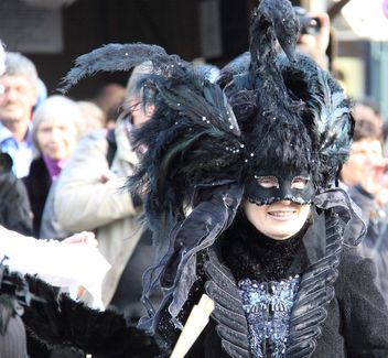 people in masks on carnival - image #333597 gratis